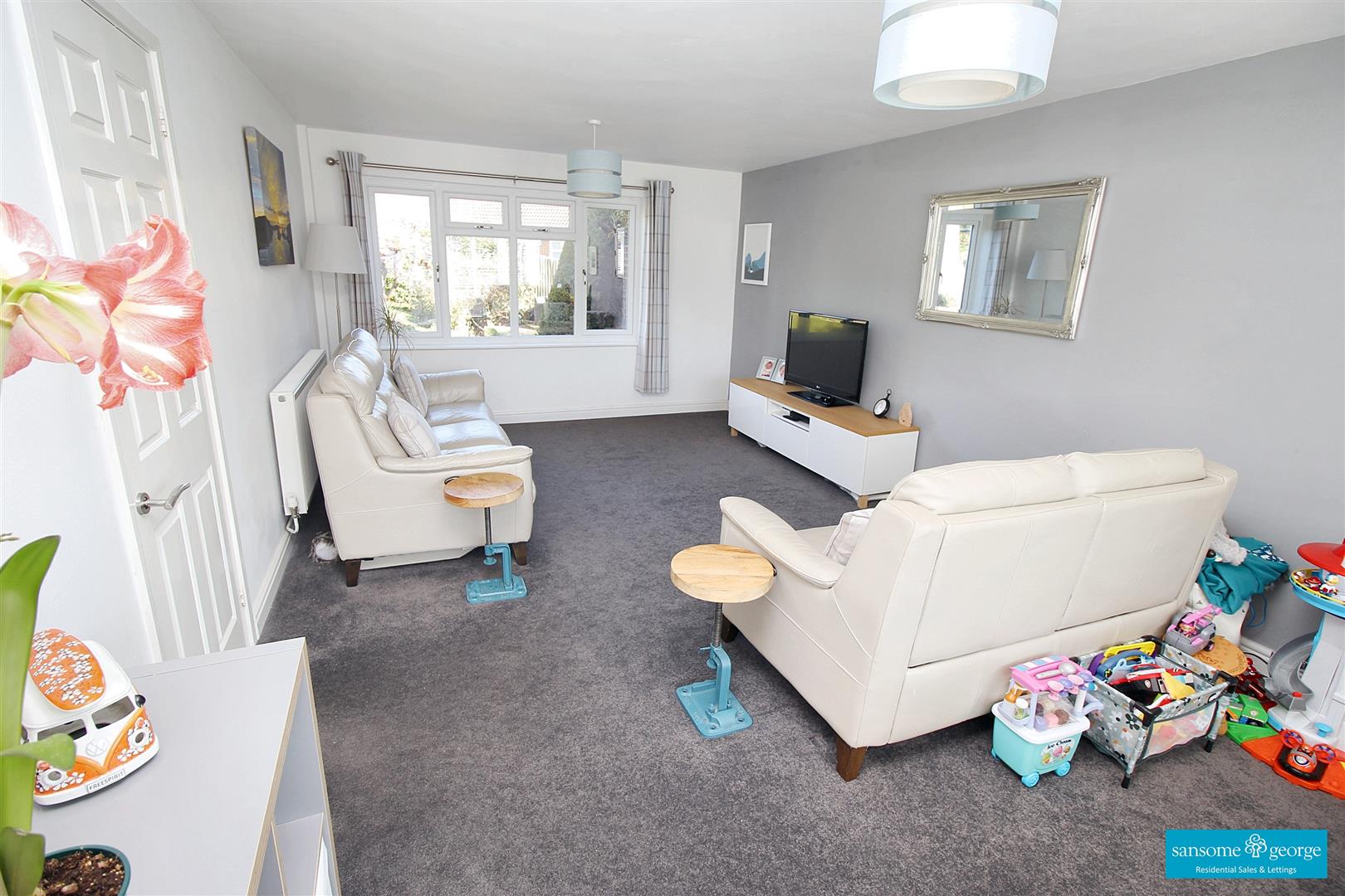 4 bed property in Huscarle Way, Reading